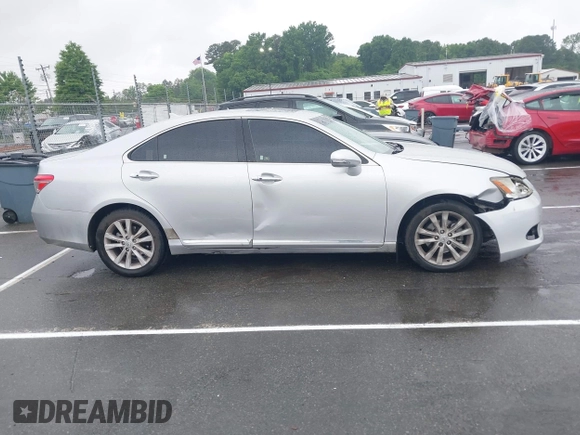2011 Lexus ES 330 with VIN JTHBK1EG1B2432780, listed as a IAAI auction lot 42112856 with 206,301 mi miles and . Bid and sale history available at DreamBid. Image 13.