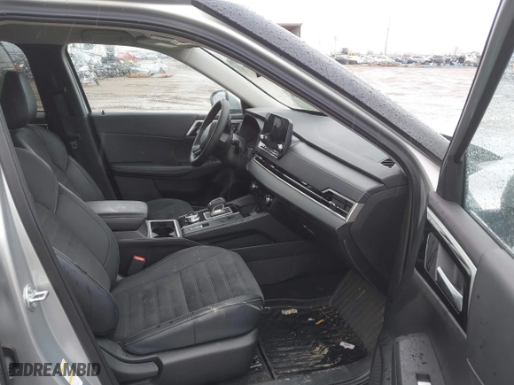 2024 Mitsubishi Outlander SE with VIN JA4J4VA89RZ063045, listed as a IAAI auction lot 41857314 with 17,708 mi miles. Bid and sale history available at carsss.com. Image 5.