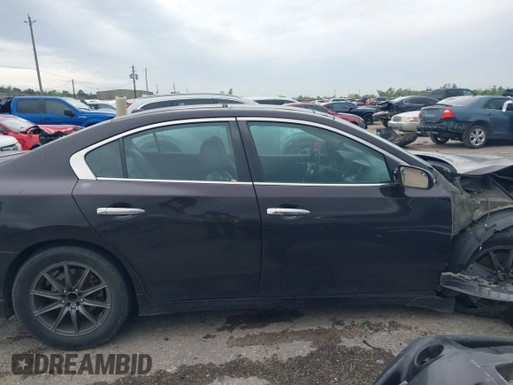 2011 Nissan Maxima 3.5 SV with VIN 1N4AA5AP1BC833842, listed as a IAAI auction lot 41897832 with 261,943 mi miles. Bid and sale history available at carsss.com. Image 14.