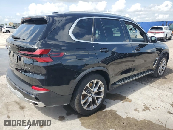 2024 BMW X5 xDrive40i z VIN 5UX23EU01R9T44676, wystawiony jako Copart lot #57216555 z przebiegiem Nie podano mil oraz Tytuł czysty. Historia ofert i sprzedaży dostępna na DreamBid. Obrazek 3.