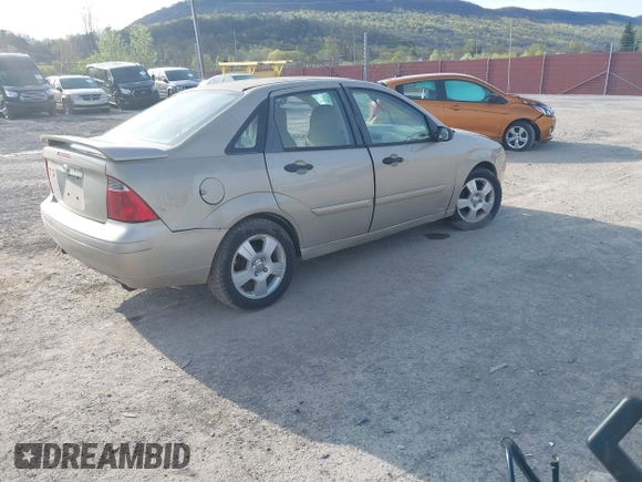 2007 Ford Focus S z VIN 1FAHP34N87W351757, wystawiony jako IAAI lot #42076181 z przebiegiem 212 301 mil mil oraz . Historia ofert i sprzedaży dostępna na DreamBid. Obrazek 4.