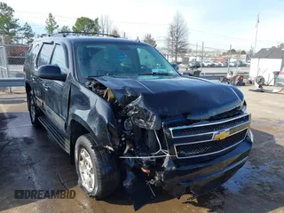 2014 Chevrolet Tahoe LT z VIN 1GNSKBE09ER242934, wystawiony jako IAAI lot #41609188 z przebiegiem 175 694 mil mil oraz . Historia ofert i sprzedaży dostępna na DreamBid. Obrazek 1.