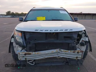 2013 Ford Explorer Sport z VIN 1FM5K8GT7DGB44569, wystawiony jako IAAI lot #40353201 z przebiegiem 146 860 mil mil oraz . Historia ofert i sprzedaży dostępna na DreamBid. Obrazek 6.