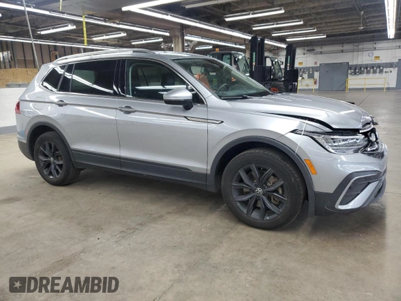 2024 Volkswagen Tiguan SE z VIN 3VV2B7AX0RM107682, wystawiony jako Copart lot #63655555 z przebiegiem 46 998 mil mil oraz Czysty tytuł • Clean title. Historia ofert i sprzedaży dostępna na DreamBid. Obrazek 4.