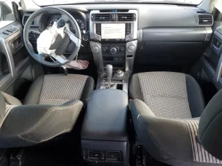 2024 Toyota 4Runner SR5 z VIN JTEMU5JR5R6292041, wystawiony jako Copart lot #59817895 z przebiegiem 9 451 mil mil oraz Szkoda całkowita • Salvage title. Historia ofert i sprzedaży dostępna na DreamBid. Obrazek 8.
