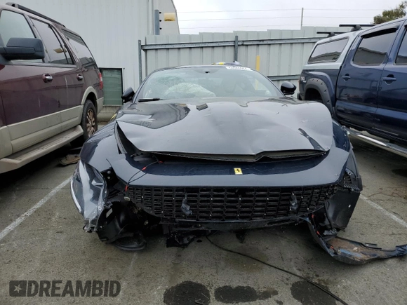 2024 Ferrari Roma z VIN ZFF98RNA9R0301984, wystawiony jako Copart lot #54060024 z przebiegiem Nie podano mil oraz Szkody całkowita. Historia ofert i sprzedaży dostępna na DreamBid. Obrazek 5.