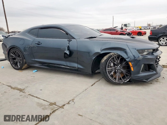 2023 Chevrolet Camaro ZL1 z VIN 1G1FK1R66P0100964, wystawiony jako Copart lot #45670485 z przebiegiem 28 165 mil mil oraz Szkody całkowita. Historia ofert i sprzedaży dostępna na DreamBid. Obrazek 4.