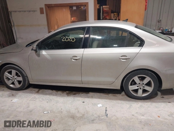 2014 Volkswagen Jetta TDI w/Premium с VIN 3VW3L7AJ6EM237033, выставлен на аукционе IAAI как лот 41482020 с пробегом 134 990 миль миль и . История ставок и продаж доступна на DreamBid. Изображение 14.
