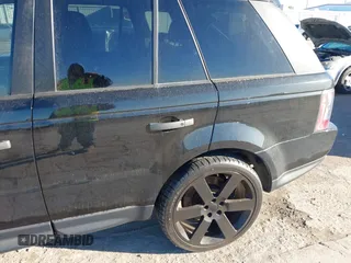 2011 Land Rover Range Rover Sport SC z VIN SALSH2E40BA274863, wystawiony jako IAAI lot #41591339 z przebiegiem 111 280 mil mil oraz . Historia ofert i sprzedaży dostępna na DreamBid. Obrazek 6.