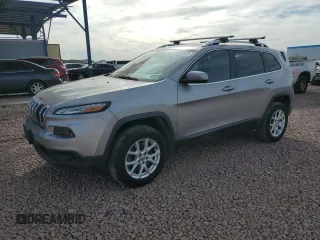 2016 Jeep Cherokee Latitude z VIN 1C4PJMCBXGW321924, wystawiony jako Copart lot #48008425 z przebiegiem 190 020 mil mil oraz Szkoda całkowita • Salvage title. Historia ofert i sprzedaży dostępna na DreamBid. Obrazek 1.