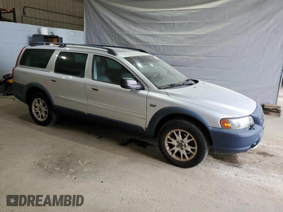 2004 Volvo V70 XC Cross Country with VIN YV1SZ59H141126835, listed as a Copart auction lot 56903735 with 204,583 mi miles and Clean title. Bid and sale history available at DreamBid. Image 4.