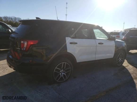 2017 Ford Police Interceptor Utility with VIN 1FM5K8AT4HGD44114, listed as a Copart auction lot 42593145 with 34,407 mi miles and Clean Title. Bid and sale history available at carsss.com. Image 3.