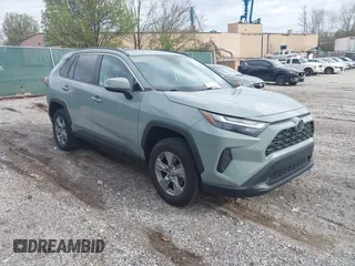 2022 Toyota RAV4 XLE with VIN 2T3P1RFV0NW270223, listed as a IAAI auction lot 41884581 with 20,832 mi miles. Bid and sale history available at carsss.com. Image 1.