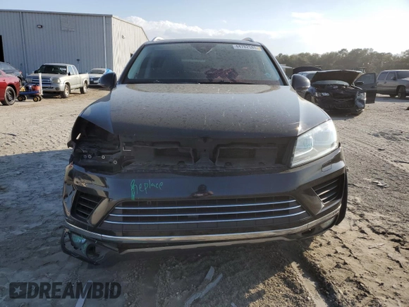 2016 Volkswagen Touareg Sport with VIN WVGEF9BP7GD010767, listed as a Copart auction lot 44782585 with 125,970 mi miles and Salvage Title. Bid and sale history available at DreamBid. Image 5.