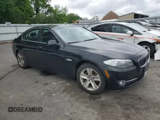2013 BMW 5 Series 528i xDrive z VIN WBAXH5C57DD111555, wystawiony jako Copart lot #57284575 z przebiegiem 145 947 mil mil oraz Tytuł czysty. Historia ofert i sprzedaży dostępna na DreamBid. Obrazek 4.