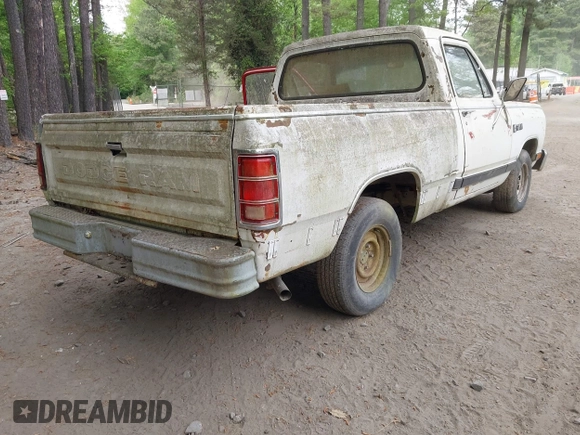 1986 Dodge Trucks z VIN 1B7HD14T7GS103836, wystawiony jako IAAI lot #42086259 z przebiegiem 83 201 mil mil oraz . Historia ofert i sprzedaży dostępna na DreamBid. Obrazek 4.