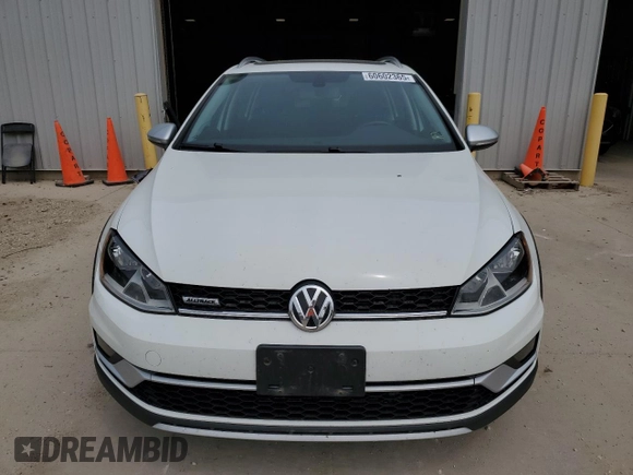 2017 Volkswagen Golf S z VIN 3VWH17AU5HM522302, wystawiony jako Copart lot #60602365 z przebiegiem 93 985 mil mil oraz Nie do naprawy • Non repairable. Historia ofert i sprzedaży dostępna na DreamBid. Obrazek 5.