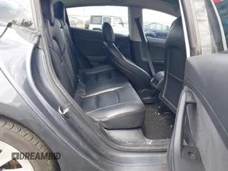 2022 Tesla Model 3 Long Range z VIN 5YJ3E1EB2NF203477, wystawiony jako IAAI lot #42037932 z przebiegiem 56 509 mil mil oraz . Historia ofert i sprzedaży dostępna na DreamBid. Obrazek 8.