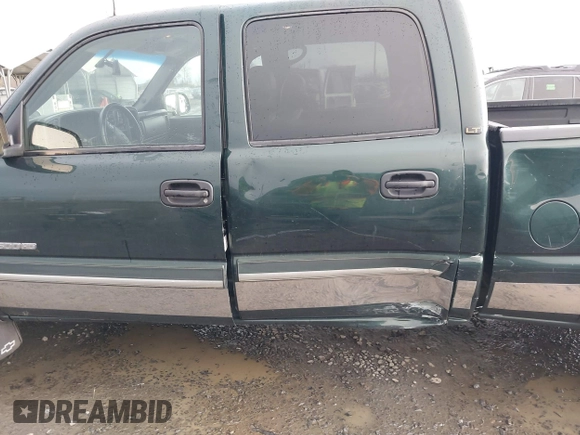 2003 Chevrolet Silverado 1500HD LS z VIN 1GCGK13U33F209456, wystawiony jako IAAI lot #41319790 z przebiegiem 230 974 mil mil oraz . Historia ofert i sprzedaży dostępna na DreamBid. Obrazek 12.