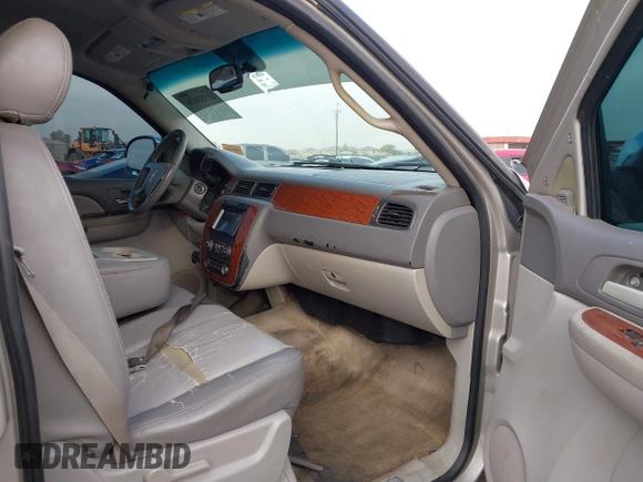 2007 GMC Yukon SLT with VIN 1GKFC13017R230675, listed as a IAAI auction lot 41555626 with 140,022 mi miles. Bid and sale history available at carsss.com. Image 5.