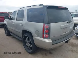 2008 GMC Yukon SLE w/3SA with VIN 1GKFC13C38R163590, listed as a IAAI auction lot 41518922 with 208,715 mi miles. Bid and sale history available at carsss.com. Image 3.