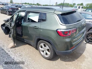 2018 Jeep Compass Latitude z VIN 3C4NJDBB8JT184990, wystawiony jako IAAI lot #42354000 z przebiegiem 77 444 mil mil oraz . Historia ofert i sprzedaży dostępna na DreamBid. Obrazek 3.