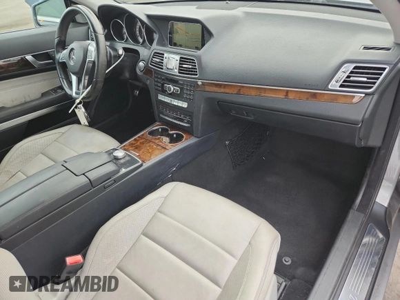 2014 Mercedes-Benz E 350 with VIN WDDKJ5KB5EF276363, listed as a Copart auction lot 61951425 with 71,154 mi miles and Salvage title. Bid and sale history available at DreamBid. Image 8.