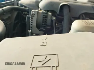 2005 Chevrolet Silverado 1500 LS z VIN 2GCEC13T651193081, wystawiony jako IAAI lot #43463563 z przebiegiem 226 648 mil mil oraz . Historia ofert i sprzedaży dostępna na DreamBid. Obrazek 19.