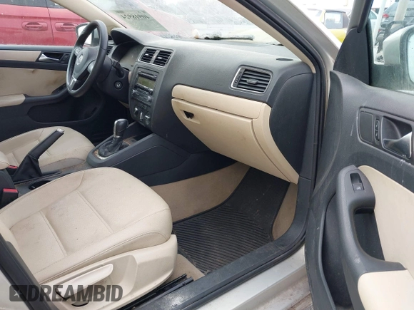 2011 Volkswagen Jetta SE z VIN 3VWDZ7AJ6BM368140, wystawiony jako IAAI lot #40918924 z przebiegiem 198 076 mil mil oraz . Historia ofert i sprzedaży dostępna na DreamBid. Obrazek 5.