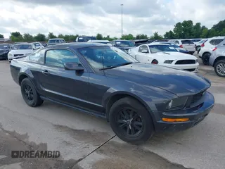 2008 Ford Mustang Deluxe with VIN 1ZVHT80N485120058, listed as a IAAI auction lot 42607074 with 121,732 mi miles and . Bid and sale history available at DreamBid. Image 1.