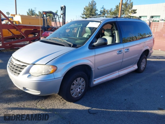 2007 Chrysler Town & Country LWB LX with VIN 2A4GP44R87R352599, listed as a IAAI auction lot 41333800 with 222,417 mi miles. Bid and sale history available at carsss.com. Image 2.