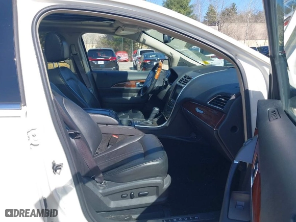 2013 Lincoln MKX with VIN 2LMDJ8JK1DBL16203, listed as a IAAI auction lot 42037185 with 219,567 mi miles. Bid and sale history available at carsss.com. Image 5.