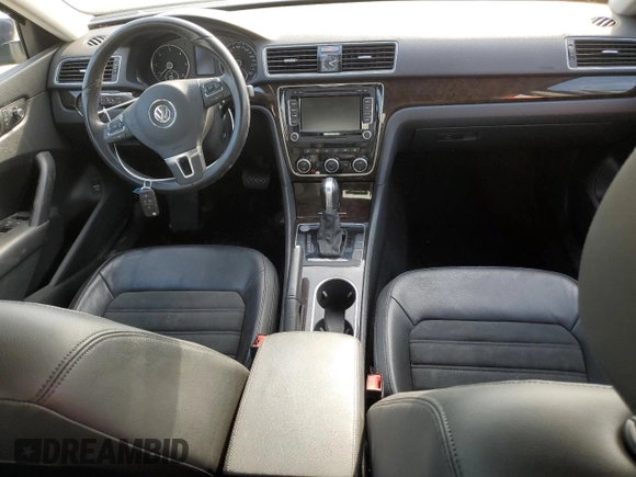 2015 Volkswagen Passat SEL Premium z VIN 1VWCV7A31FC027860, wystawiony jako Copart lot #56521435 z przebiegiem 171 702 mil mil oraz Czysty tytuł • Clean title. Historia ofert i sprzedaży dostępna na DreamBid. Obrazek 8.