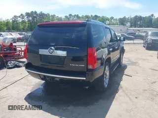 2008 Cadillac Escalade z VIN 1GYEC63818R112129, wystawiony jako IAAI lot #42005558 z przebiegiem 162 875 mil mil oraz . Historia ofert i sprzedaży dostępna na DreamBid. Obrazek 4.