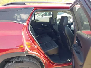 2024 GMC Terrain AT4 z VIN 3GKALYEG7RL207165, wystawiony jako IAAI lot #42103766 z przebiegiem 16 065 mil mil oraz . Historia ofert i sprzedaży dostępna na DreamBid. Obrazek 8.