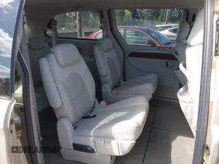 2005 Chrysler Town & Country Limited with VIN 2C8GP64L65R323207, listed as a IAAI auction lot 42150242 with 80,305 mi miles. Bid and sale history available at carsss.com. Image 8.