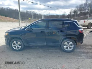 2017 Jeep Compass Latitude with VIN 3C4NJDBB6HT666092, listed as a IAAI auction lot 41199349 with 101,190 mi miles. Bid and sale history available at carsss.com. Image 14.