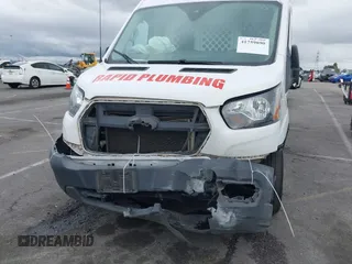 2021 Ford Transit Cargo z VIN 1FTBR1C87MKA81434, wystawiony jako IAAI lot #41759890 z przebiegiem 221 227 mil mil oraz . Historia ofert i sprzedaży dostępna na DreamBid. Obrazek 6.