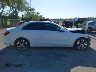 2016 Mercedes-Benz C 300 z VIN 55SWF4JB3GU155524, wystawiony jako IAAI lot #42039740 z przebiegiem 191 469 mil mil oraz . Historia ofert i sprzedaży dostępna na DreamBid. Obrazek 14.
