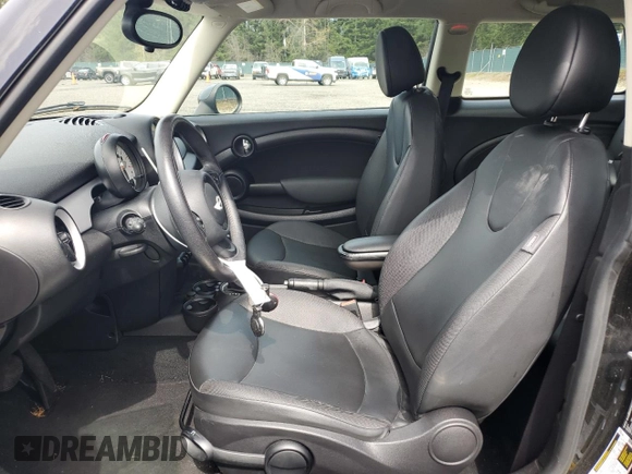 2013 MINI Hardtop with VIN WMWSU3C57DT689655, listed as a Copart auction lot 52161215 with 40,250 mi miles and Salvage Title. Bid and sale history available at DreamBid. Image 7.