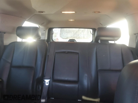 2008 Chevrolet Suburban 2LT z VIN 3GNFK16368G285040, wystawiony jako Copart lot #46346455 z przebiegiem 198 972 mil mil oraz Nie do naprawy • Non repairable. Historia ofert i sprzedaży dostępna na DreamBid. Obrazek 10.