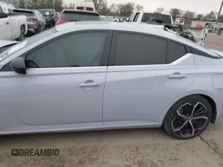 2024 Nissan Altima SR z VIN 1N4BL4CV9RN341899, wystawiony jako IAAI lot #41578146 z przebiegiem 45 595 mil mil oraz . Historia ofert i sprzedaży dostępna na DreamBid. Obrazek 13.
