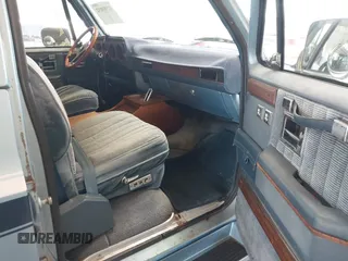 1989 GMC Suburban with VIN 1GKER16K7KF509078, listed as a IAAI auction lot 42593032 with 86,175 mi miles and . Bid and sale history available at DreamBid. Image 5.