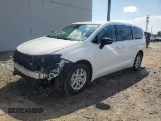 2024 Chrysler Pacifica Touring L with VIN 2C4RC1BG8RR175842, listed as a Copart auction lot 63654145 with 29,884 mi miles and Clean title. Bid and sale history available at DreamBid. Image 1.