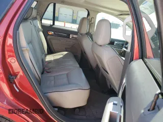 2010 Lincoln MKX z VIN 2LMDJ8JC2ABJ24499, wystawiony jako Copart lot #53376925 z przebiegiem 210 691 mil mil oraz Szkoda całkowita • Salvage title. Historia ofert i sprzedaży dostępna na DreamBid. Obrazek 10.
