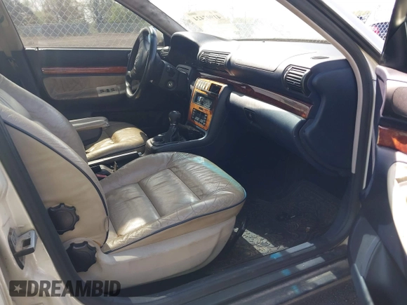 1998 Audi A4 с VIN WAUDD28D0WA185367, выставлен на аукционе IAAI как лот 41907424 с пробегом Не указан миль и . История ставок и продаж доступна на DreamBid. Изображение 5.