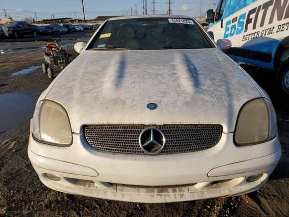 2003 Mercedes-Benz SLK 320 with VIN WDBKK65F23F285934, listed as a Copart auction lot 42821025 with 67,033 mi miles and Clean title. Bid and sale history available at DreamBid. Image 5.