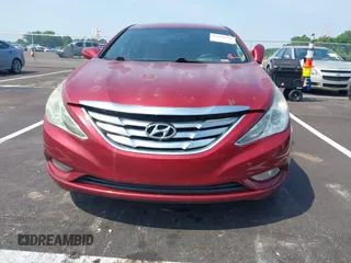 2013 Hyundai Sonata GLS z VIN 5NPEB4AC7DH798019, wystawiony jako IAAI lot #42456870 z przebiegiem 88 583 mil mil oraz . Historia ofert i sprzedaży dostępna na DreamBid. Obrazek 6.