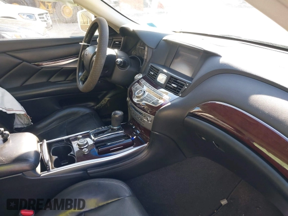 2013 Infiniti M z VIN JN1BY1AR6DM602021, wystawiony jako IAAI lot #41397484 z przebiegiem 226 584 mil mil oraz . Historia ofert i sprzedaży dostępna na DreamBid. Obrazek 5.