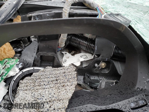 2015 Acura MDX with VIN 5FRYD3H2XFB008100, listed as a Copart auction lot 51219585 with Not provided miles and Salvage title. Bid and sale history available at DreamBid. Image 9.